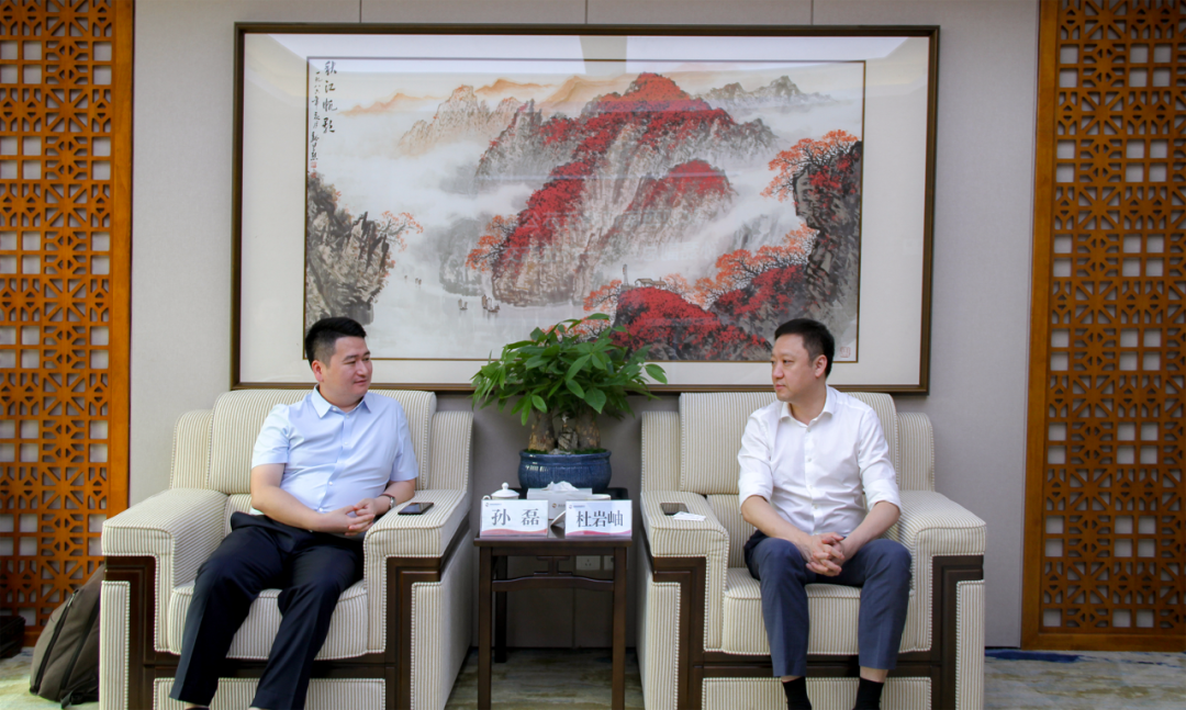 西安投資控股黨委書記、董事長杜巖岫會見西南證券江蘇分公司副總經(jīng)理一行