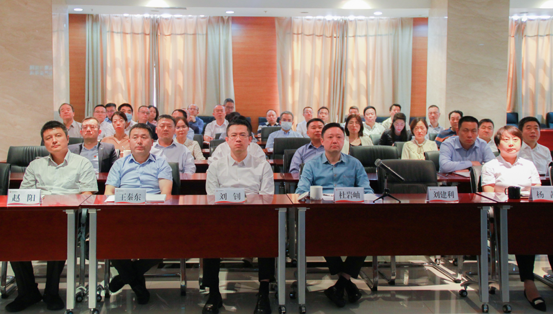 公司組織觀(guān)看紀(jì)律教育宣傳月警示教育片