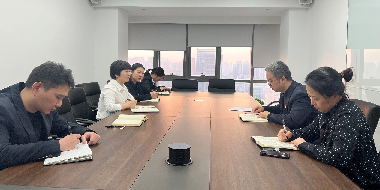 努力把準(zhǔn)斗爭(zhēng)方向，堅(jiān)定斗爭(zhēng)意志——法律事務(wù)中心召開會(huì)議傳達(dá)黨課精神