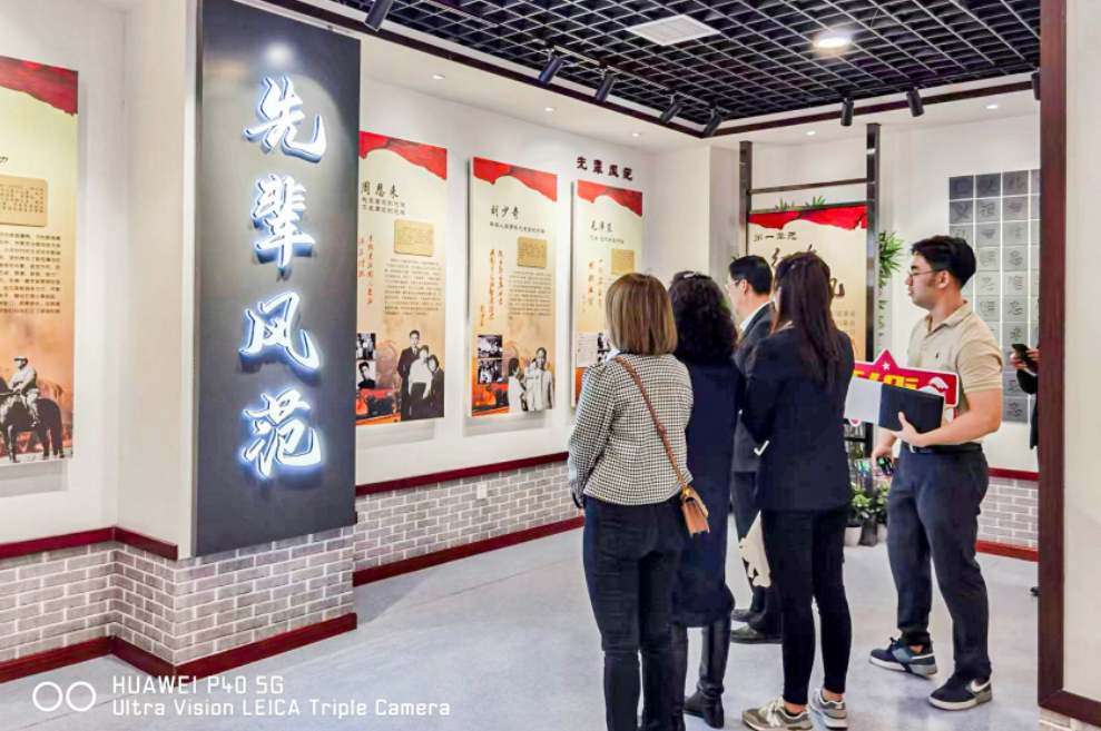 公司固定收益部黨支部、投行業(yè)務(wù)部黨支部、綜合事務(wù)部與金融（產(chǎn)業(yè)）基地保障黨支部開展聯(lián)合黨日活動(dòng)