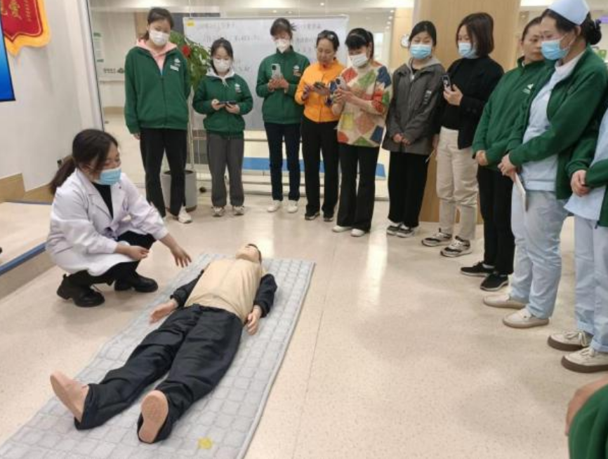 “救”在身邊！共筑服務(wù)安全——頤信養(yǎng)老舉辦急救技能培訓(xùn)