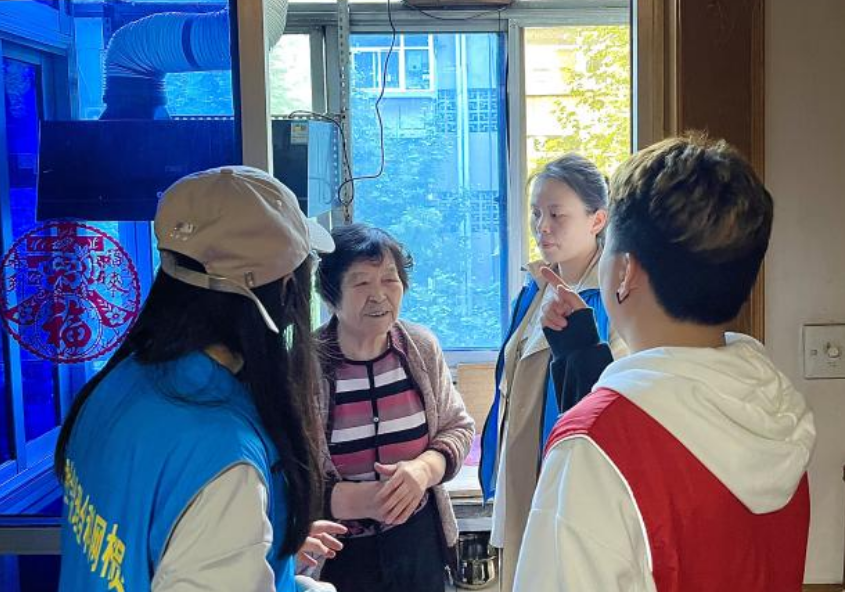 頤信養(yǎng)老開展“三助服務進社區(qū) 尊嚴養(yǎng)老暖人心”服務活動