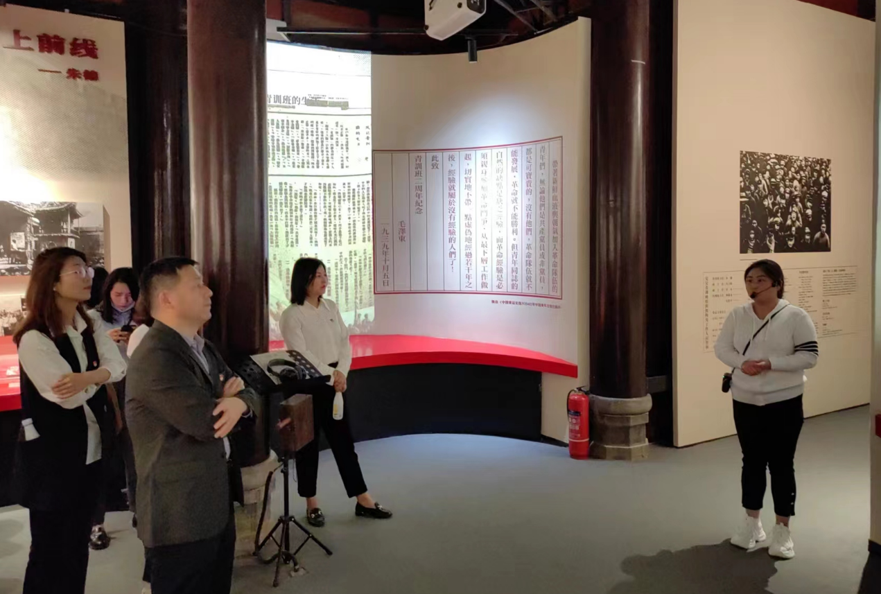 “重溫紅色歲月，弘揚(yáng)革命精神” ——人力資源中心支部暨投資管理部黨支部主題聯(lián)合黨日活動(dòng)