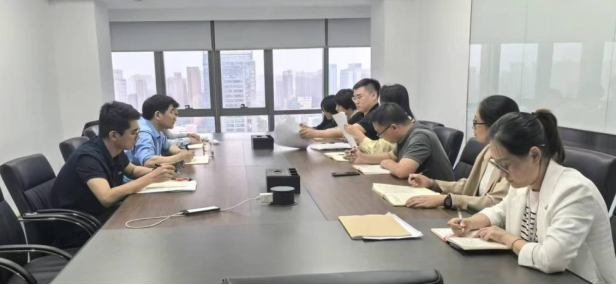 資金管理與財(cái)務(wù)核算中心聯(lián)合黨支部開(kāi)展深入貫徹中央八項(xiàng)規(guī)定精神學(xué)習(xí)教育